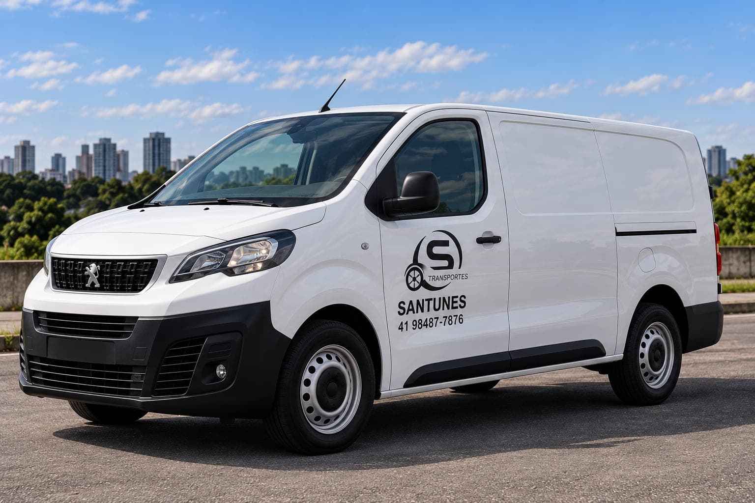 Van Peugeot Expert branca com a identidade visual da Santunes na lateral.